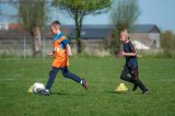 Paasactiviteit voor S.K.N.W.K. JO9-1 en JO7-1 op 2e paasdag (61/141)